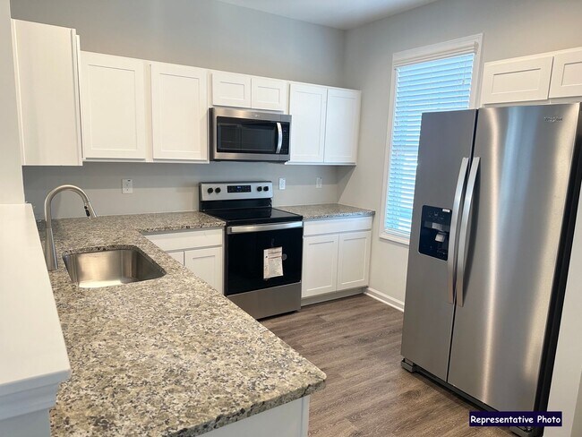 Building Photo - Move-In Special: Save $500 on Your First Month’s Rent!  2 Bedroom Townhome in Smithfield!