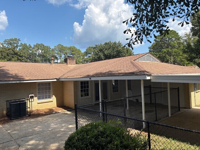 Building Photo - 3920 Meredith Dr
