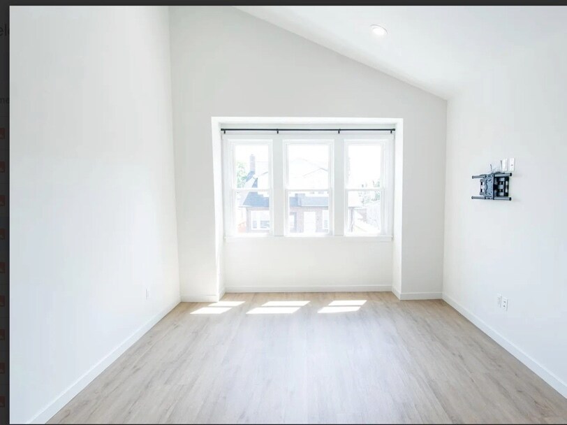 Living space - 1915 W Livingston St