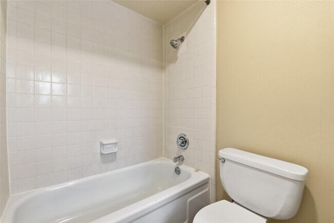 Building Photo - 7700 Creekbend Dr