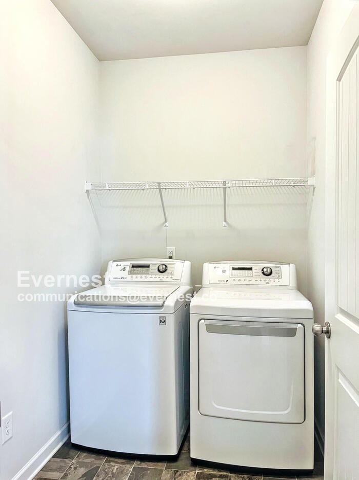 Building Photo - 2217 Silverton Dr