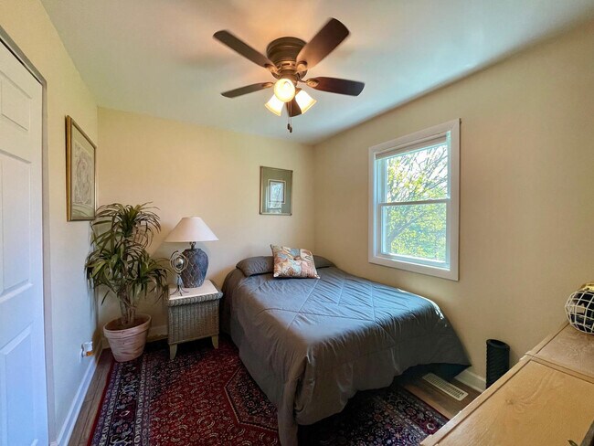 Building Photo - 1725 Drake Ct