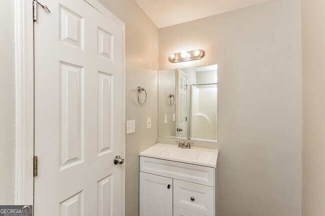 Building Photo - 5963 Sherwood Trace