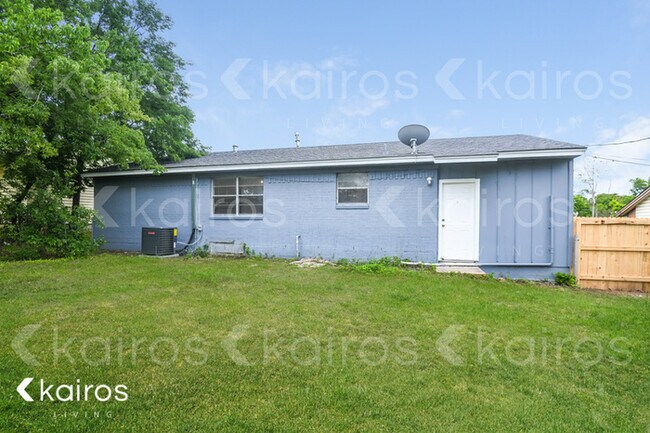 Building Photo - 607 Holly Lane