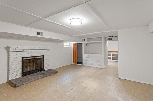 Building Photo - 798 Bank St SE