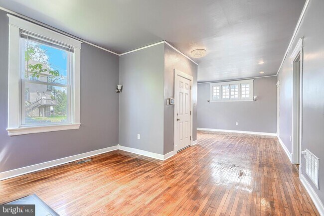 Building Photo - 3213 Vickers Rd