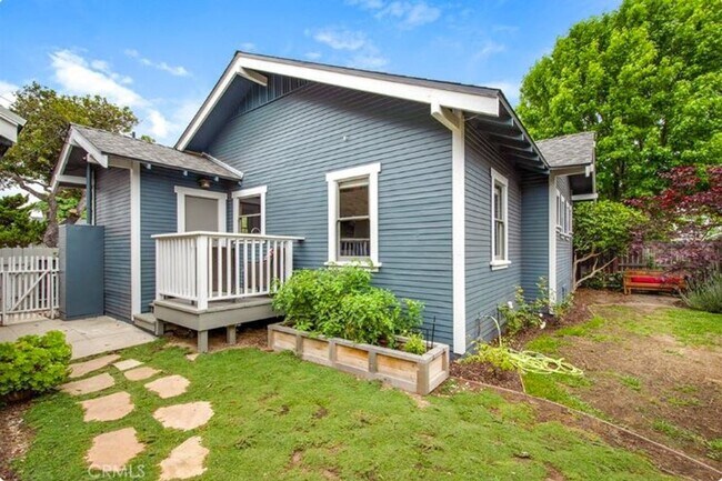 Building Photo - Charming Belmont Heights Bungalow 2 bed/ 1.5 bath
