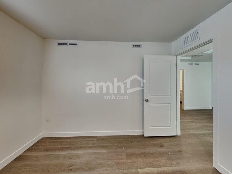 Building Photo - 12528 W Adair Dr