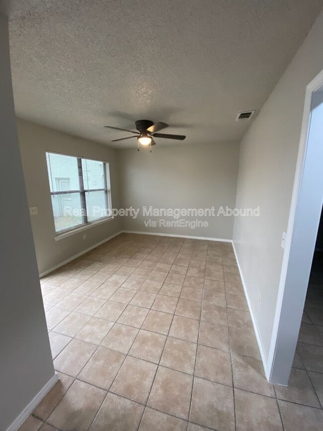 Building Photo - 101 E Broadway St