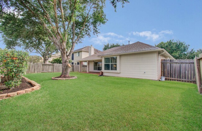 Building Photo - 2311 Meadow Briar Dr