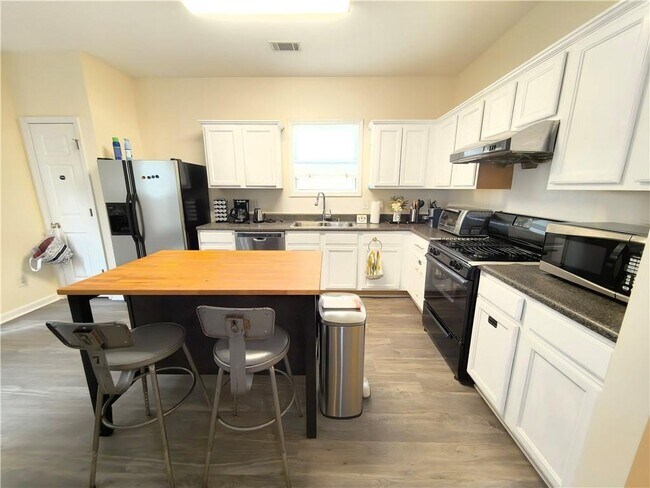 Building Photo - 3362 Briaroak Dr