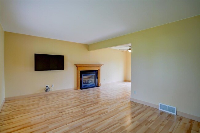 Building Photo - 5117 Hackney Way