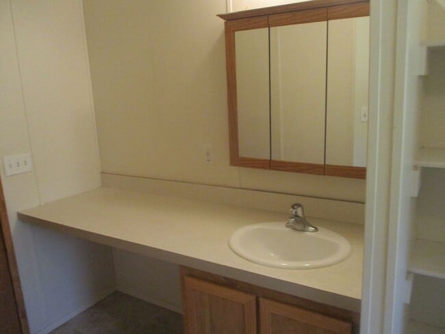 Building Photo - 4.65 Acre Farm/Horse Property for Rent!