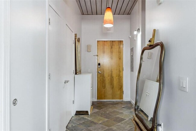 Building Photo - 620 Glen Iris Dr NE