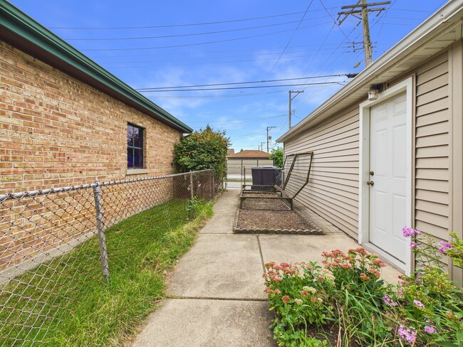 Building Photo - 6345 W Peterson Ave