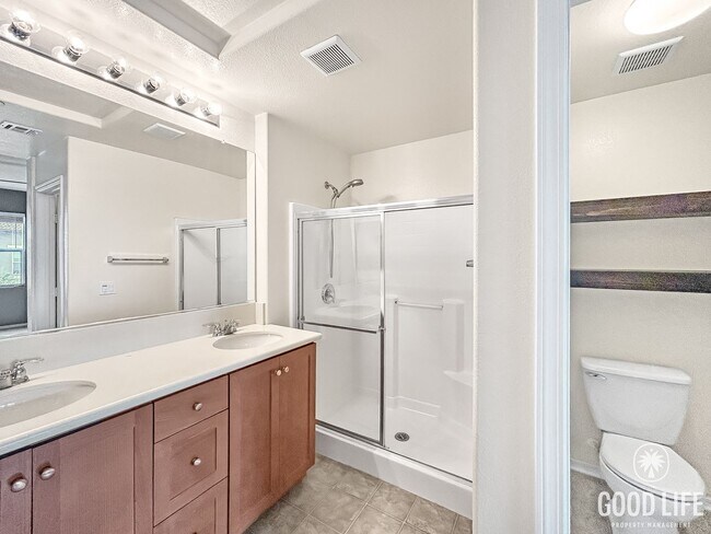 Building Photo - Spacious 2B/3BA + Den Townhouse in El Cerr...