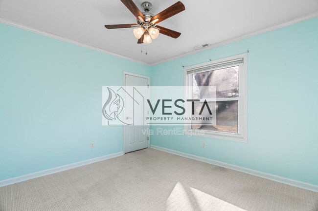 Building Photo - 35 E Silverleaf Dr