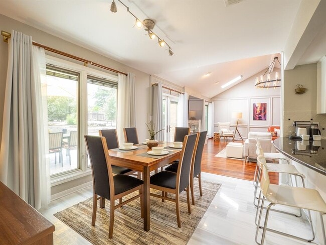 Building Photo - 2110 Wychwood Dr