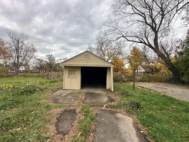 Building Photo - 2 Bedroom 1 Bath Single Family Home For Le...