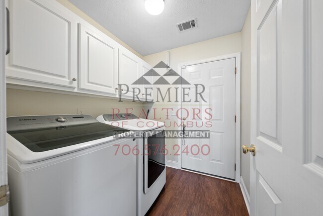 Building Photo - 8079 Garrett Pines Dr