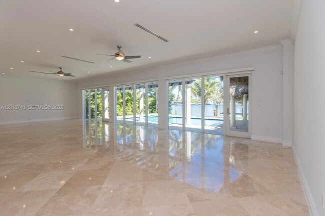 Building Photo - 425 N Shore Dr
