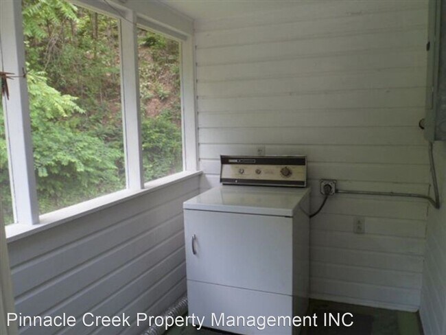 Building Photo - 3 br, 1 bath House - 3927 US Hwy 441S