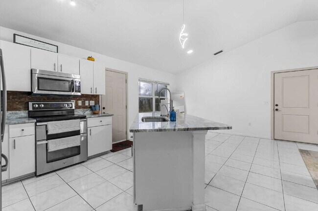 Building Photo - Updated 3BR Home with Fenced Backyard & Great Kitchen