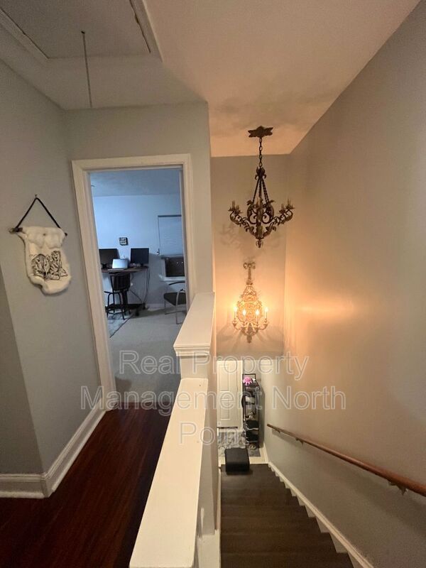 Building Photo - 5127 Village Green Way