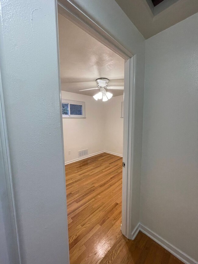 Building Photo - Charming 3 bed, 2 bath with finished basem...