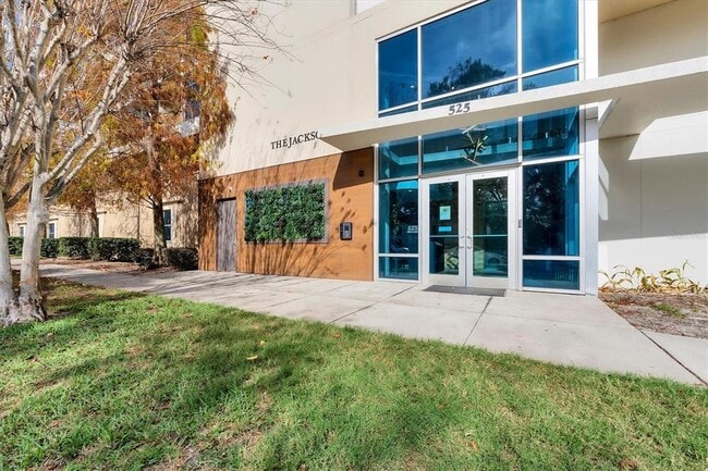 Building Photo - 525 E Jackson St