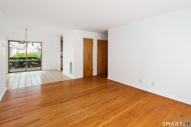 Building Photo - 44 Pleasant St