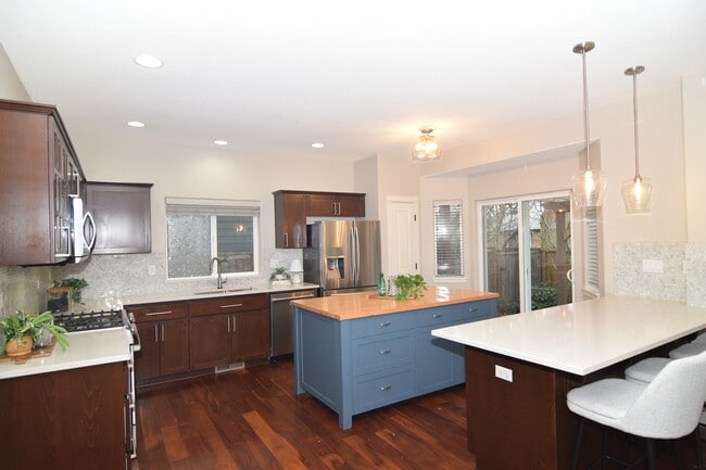 Building Photo - 21524 SW Parkin Ln