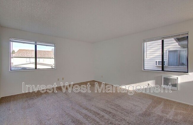 Building Photo - 8604 NE Mason Dr