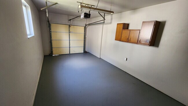 Building Photo - 2140 Teakwood Manor Dr