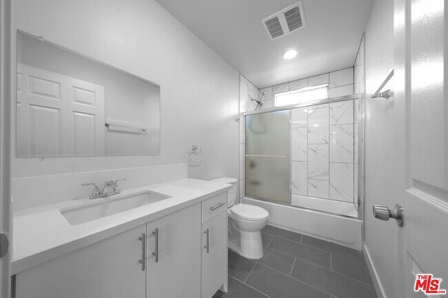 Building Photo - 236 W 84th Pl