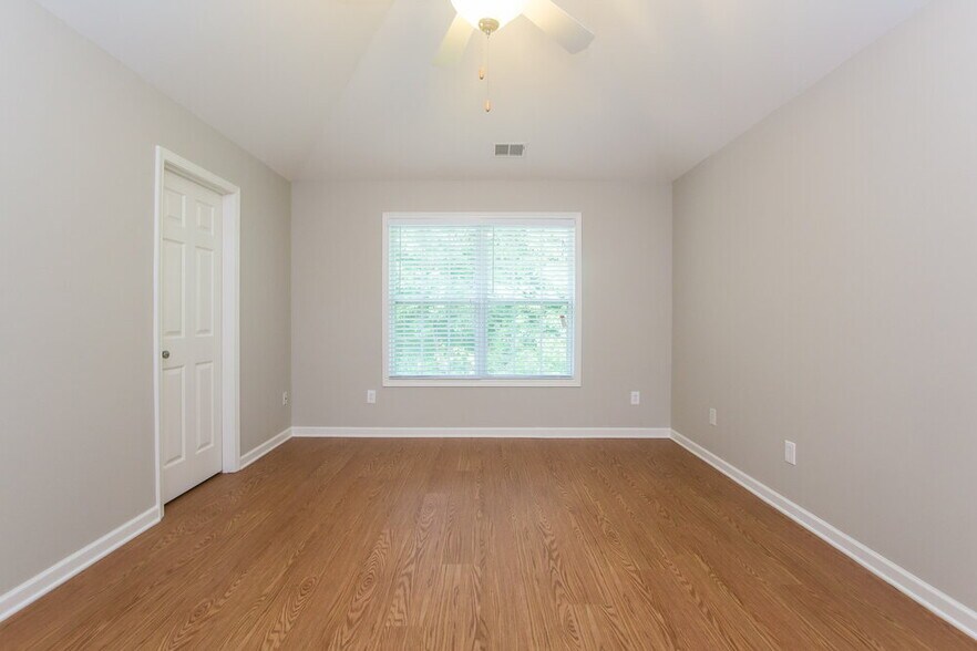 Building Photo - 170 Ripple Creek Dr SW