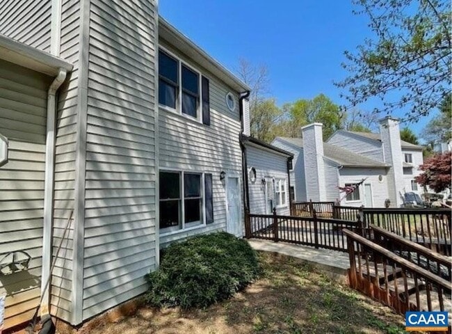 Building Photo - 943 Rives St
