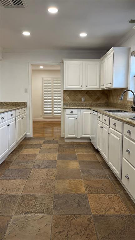 Building Photo - 10218 Oak Point Dr