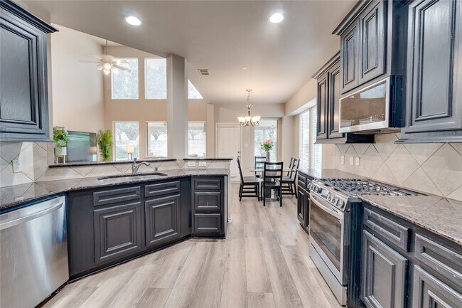 Building Photo - 25806 Palmdale Estate Dr