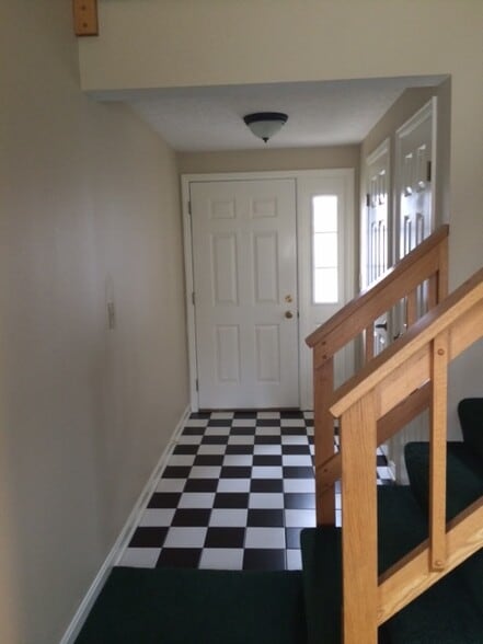 Entry - 1143 Bay Harbour Cir