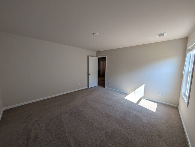 Building Photo - 985 Tess St