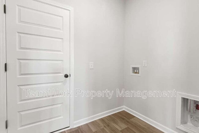 Building Photo - 376 Tiliwa St