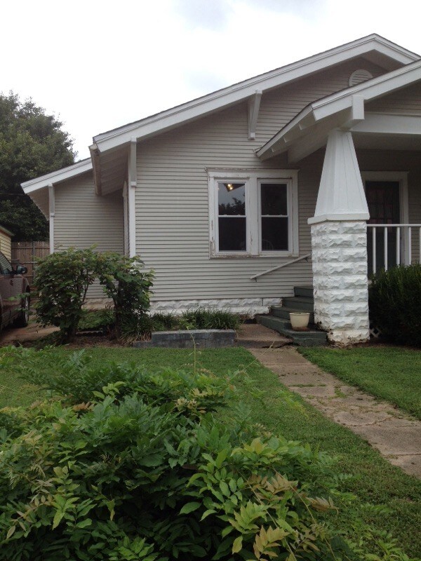 Building Photo - 420 N Ash St
