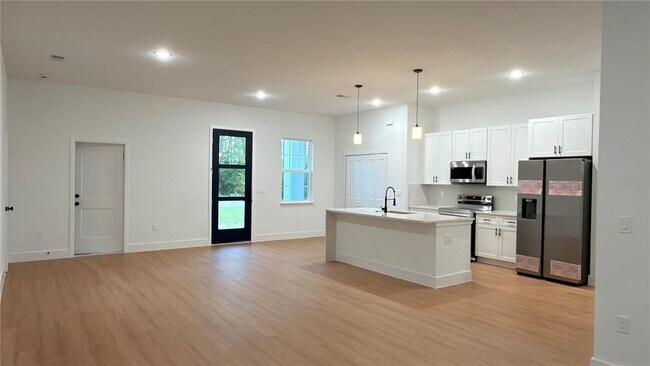 Building Photo - 7250 N Freeport Cir