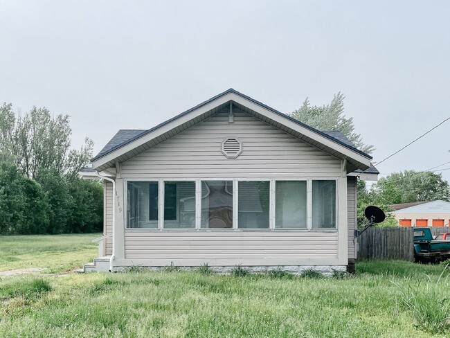 Primary Photo - Enclosed Porch