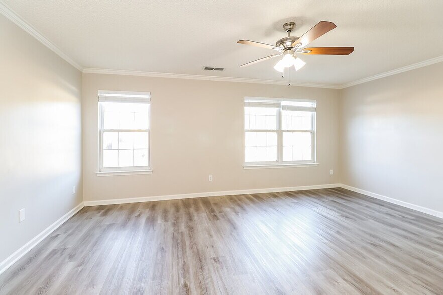 Building Photo - 6021 Pennycross Ln