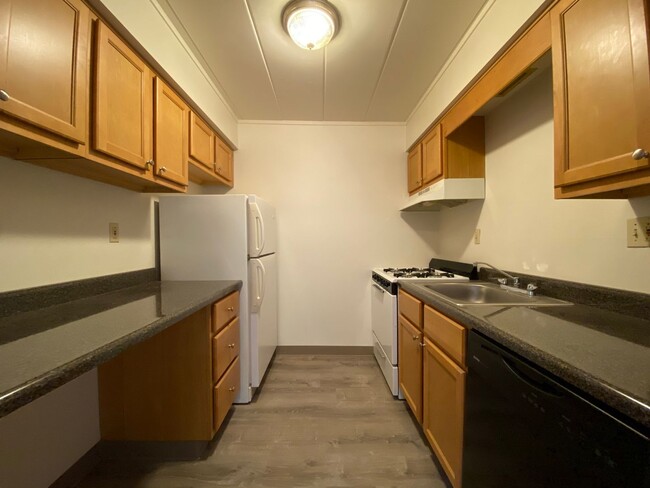 Interior Photo - Four Seasons Apartments