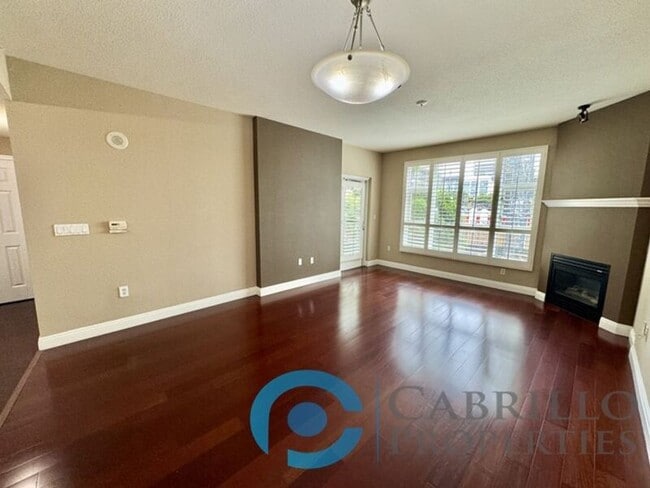 Building Photo - 1240 India St