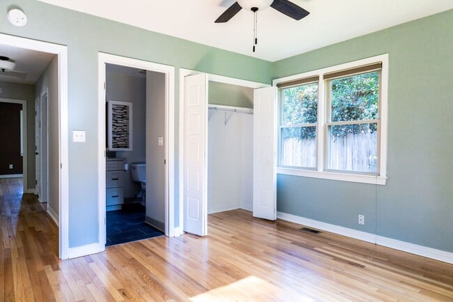 Building Photo - Gorgeous Home Located in Betton Hills, in ...