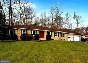 Building Photo - 13440 Carriage Hill Dr